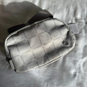 🆕 Lululemon Everywhere Belt Bag Wordmark Grid Mini Raw Linen